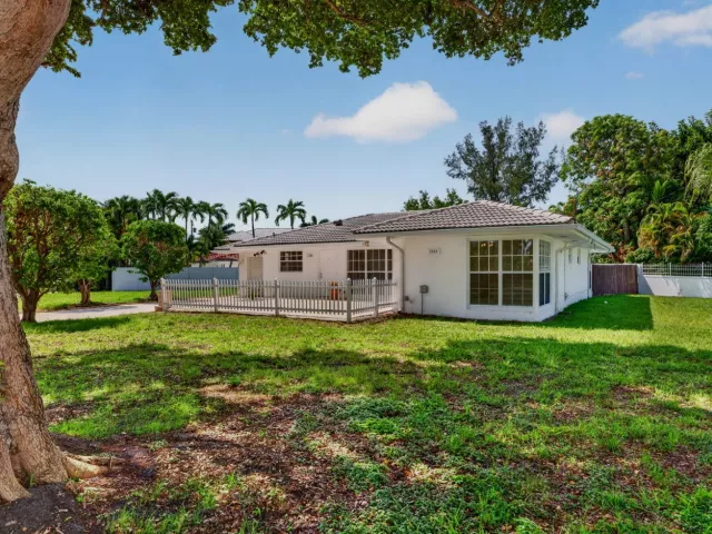 2-bedroom home for rent in Pompano Beach - 1345 E Terra Mar Drive - MondialRealty