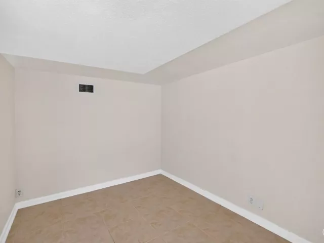 2-bedroom home for rent in Pompano Beach - 1345 E Terra Mar Drive - MondialRealty