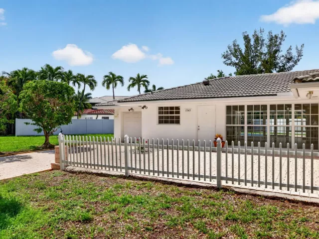 2-bedroom home for rent in Pompano Beach - 1345 E Terra Mar Drive - MondialRealty