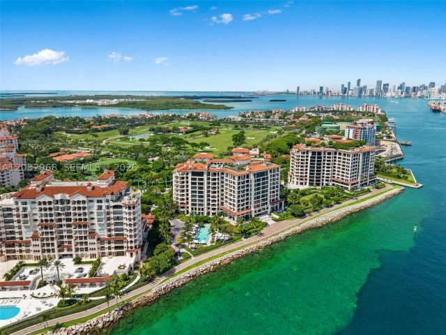 5-bedroom condo for sale in Miami Beach - 7025 Fisher Island Dr 7025 - MondialRealty