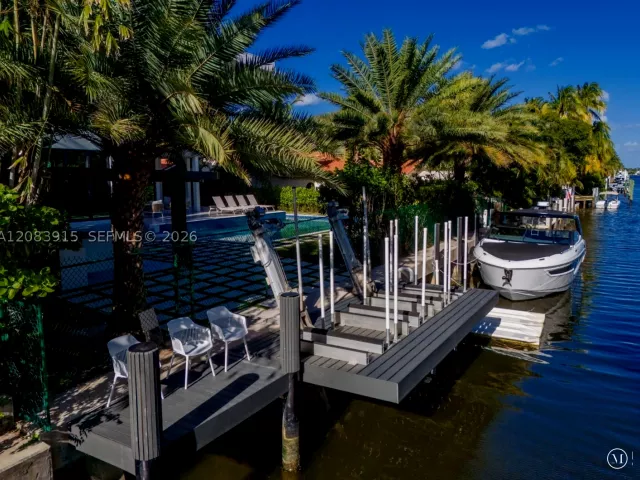 6-bedroom home for rent in Hallandale Beach - 521 Holiday Dr - MondialRealty