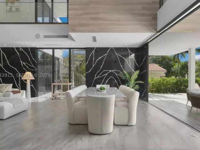6-bedroom home for rent in Hallandale Beach - 521 Holiday Dr - MondialRealty
