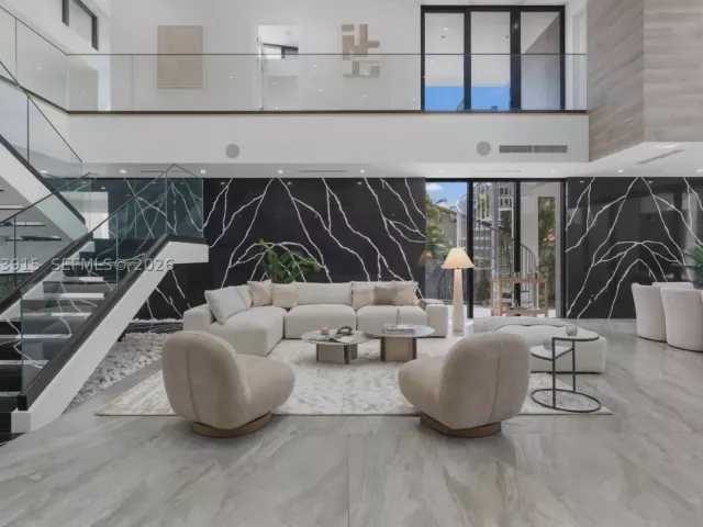 6-bedroom home for rent in Hallandale Beach - 521 Holiday Dr - MondialRealty