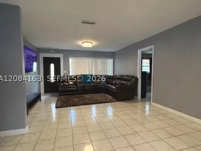 4-bedroom home for rent in Deerfield Beach - 441 NE 43rd St - MondialRealty
