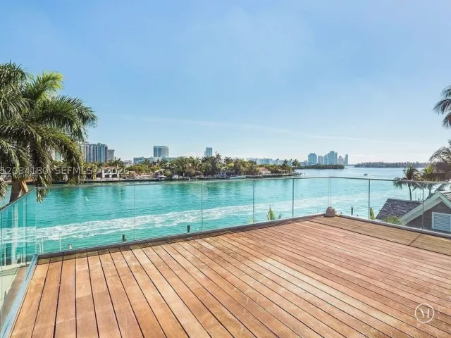 4-bedroom home for rent in Miami Beach - 321 E Dilido Dr - MondialRealty