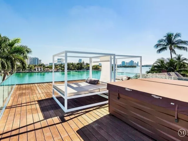 4-bedroom home for rent in Miami Beach - 321 E Dilido Dr - MondialRealty