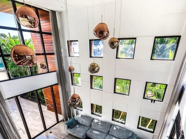 4-bedroom home for rent in Miami Beach - 321 E Dilido Dr - MondialRealty