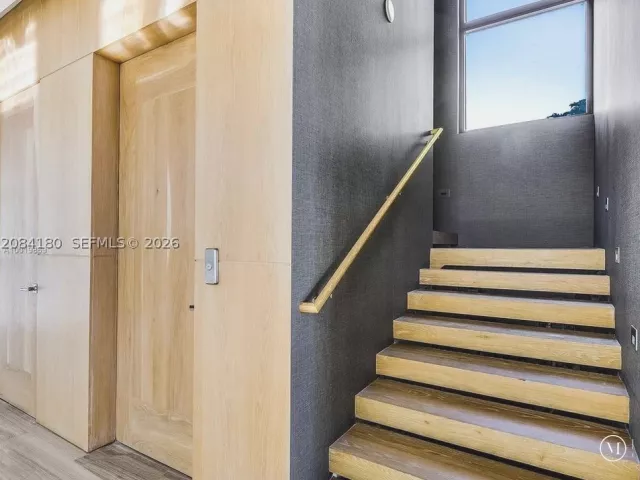 4-bedroom home for rent in Miami Beach - 321 E Dilido Dr - MondialRealty
