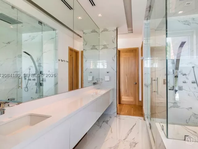 4-bedroom home for rent in Miami Beach - 321 E Dilido Dr - MondialRealty