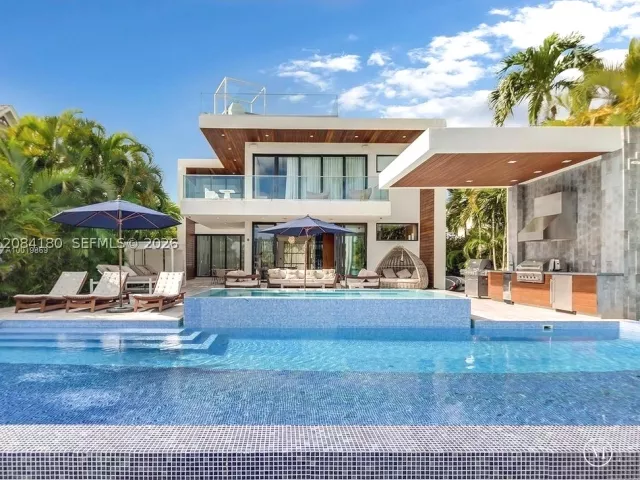 4-bedroom home for rent in Miami Beach - 321 E Dilido Dr - MondialRealty