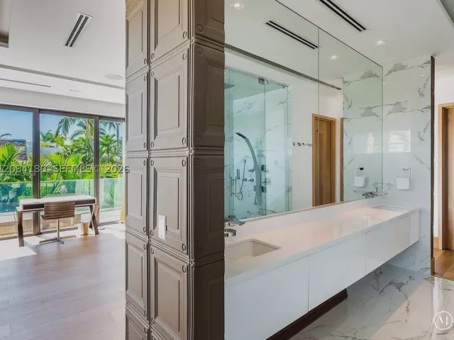 4-bedroom home for rent in Miami Beach - 321 E Dilido Dr - MondialRealty