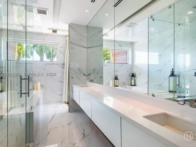 4-bedroom home for rent in Miami Beach - 321 E Dilido Dr - MondialRealty