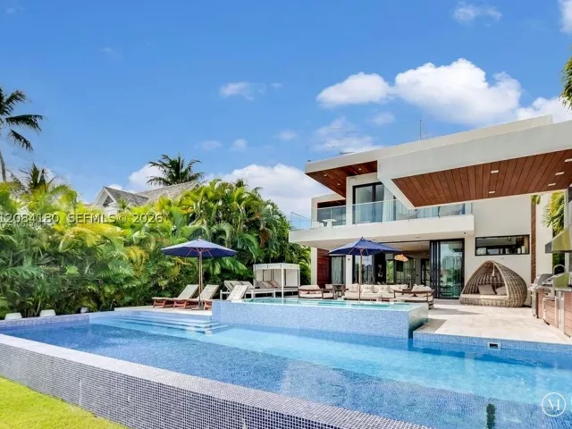 4-bedroom home for rent in Miami Beach - 321 E Dilido Dr - MondialRealty