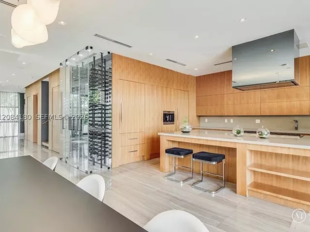 4-bedroom home for rent in Miami Beach - 321 E Dilido Dr - MondialRealty