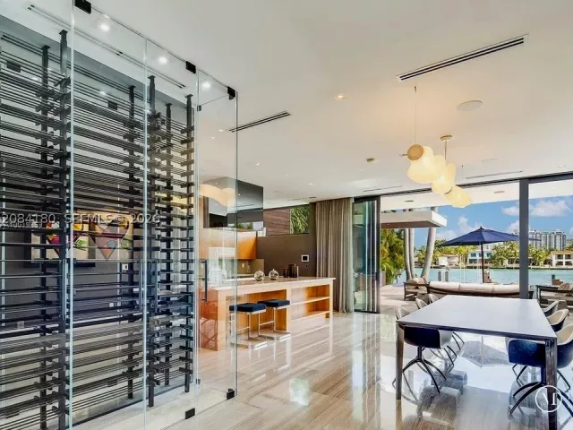 4-bedroom home for rent in Miami Beach - 321 E Dilido Dr - MondialRealty