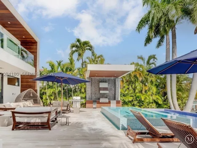 4-bedroom home for rent in Miami Beach - 321 E Dilido Dr - MondialRealty