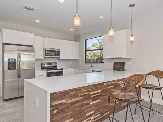 3-bedroom home for sale in Fort Lauderdale - 1101 NE 3RD Avenue - MondialRealty