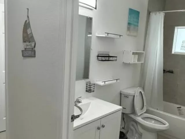 6-bedroom home for sale in Fort Lauderdale - 1701 NW 9th Street - MondialRealty