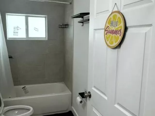 6-bedroom home for sale in Fort Lauderdale - 1701 NW 9th Street - MondialRealty