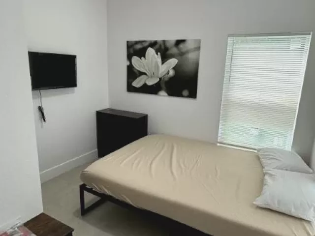 6-bedroom home for sale in Fort Lauderdale - 1701 NW 9th Street - MondialRealty