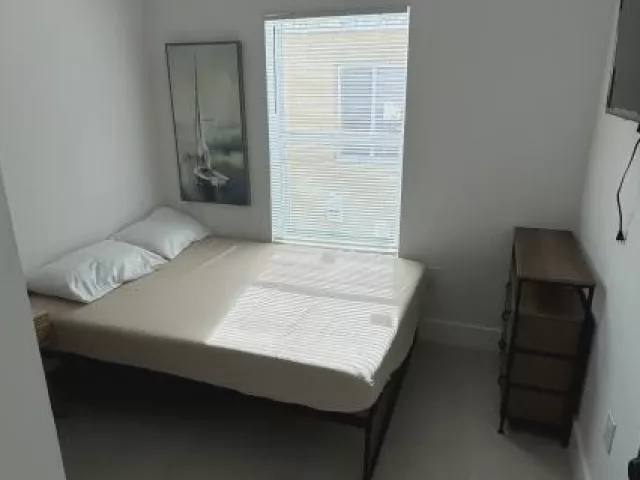 6-bedroom home for sale in Fort Lauderdale - 1701 NW 9th Street - MondialRealty