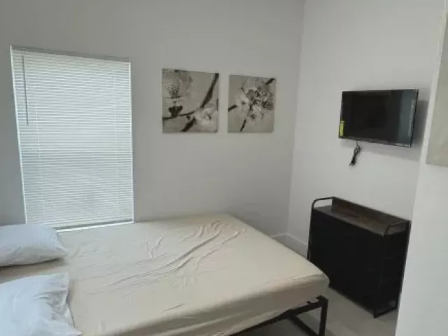 6-bedroom home for sale in Fort Lauderdale - 1701 NW 9th Street - MondialRealty
