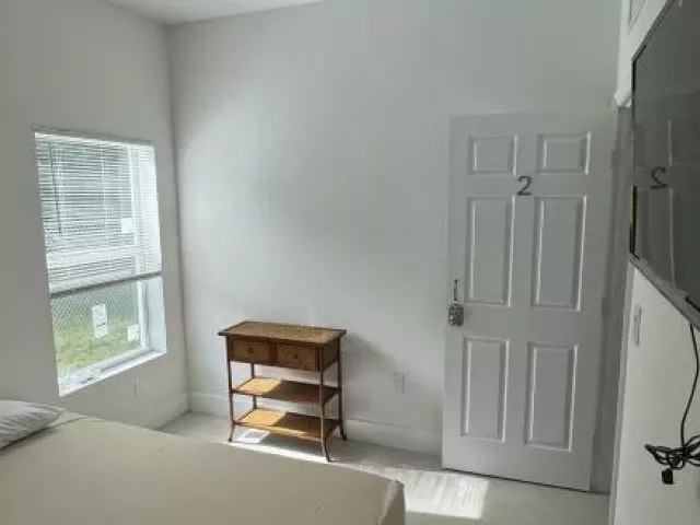 6-bedroom home for sale in Fort Lauderdale - 1701 NW 9th Street - MondialRealty