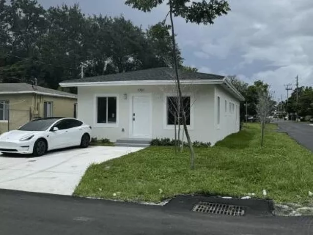 6-bedroom home for sale in Fort Lauderdale - 1701 NW 9th Street - MondialRealty