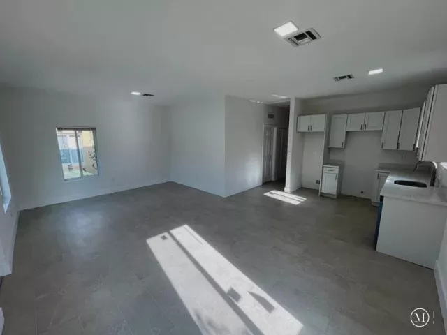 6-bedroom home for sale in Fort Lauderdale - 1701 NW 9th Street - MondialRealty
