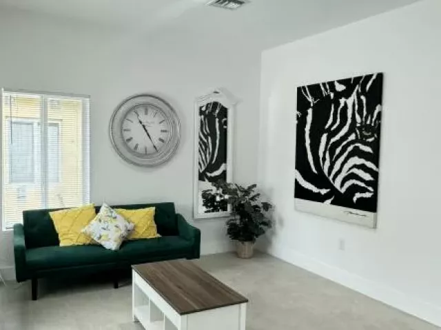 6-bedroom home for sale in Fort Lauderdale - 1701 NW 9th Street - MondialRealty