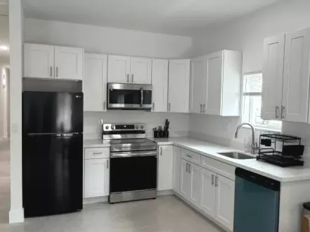 6-bedroom home for sale in Fort Lauderdale - 1701 NW 9th Street - MondialRealty