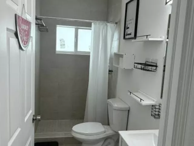 6-bedroom home for sale in Fort Lauderdale - 1701 NW 9th Street - MondialRealty