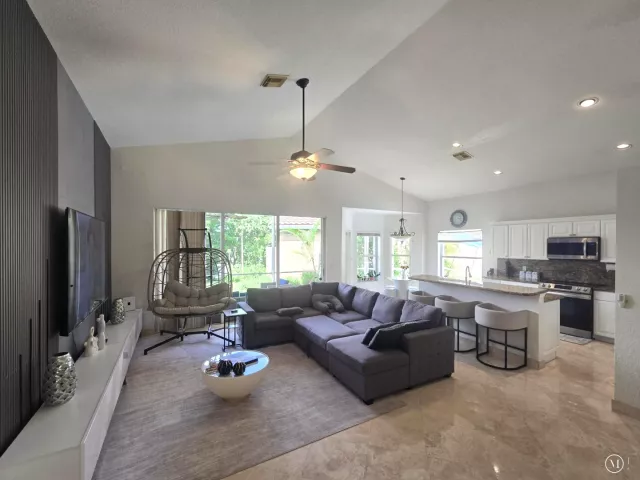 4-bedroom home for rent in Boca Raton - 22112 ALTONA Drive - MondialRealty