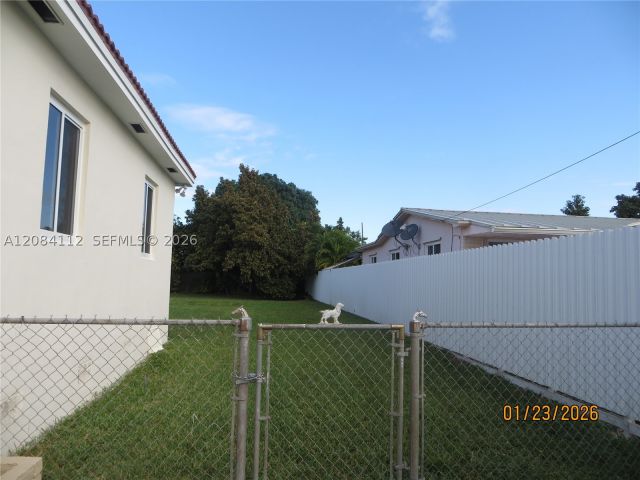 3-bedroom home for rent in Miami - 7435 SW 22nd St - MondialRealty