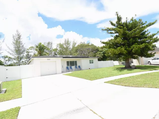 3-bedroom home for rent in Boca Raton - 22047 CALDERA Avenue - MondialRealty