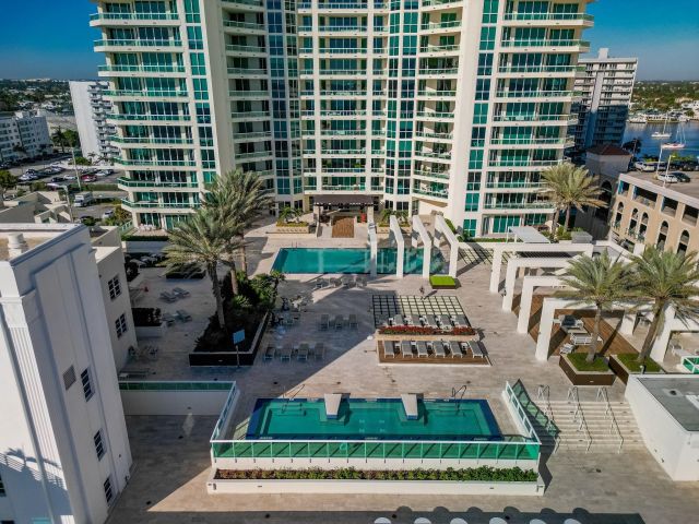 2-bedroom condo for rent in Fort Lauderdale - 101 S Fort Lauderdale Beach Boulevard 1806 - MondialRealty