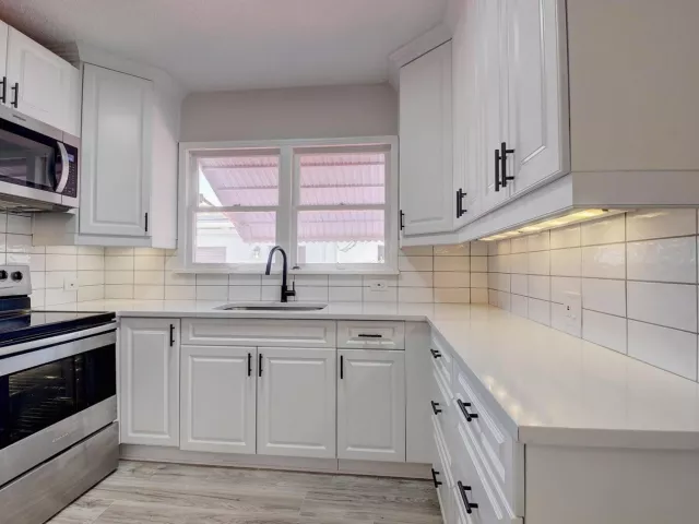 2-bedroom home for sale in Delray Beach - 348 SE 4th Avenue SE - MondialRealty