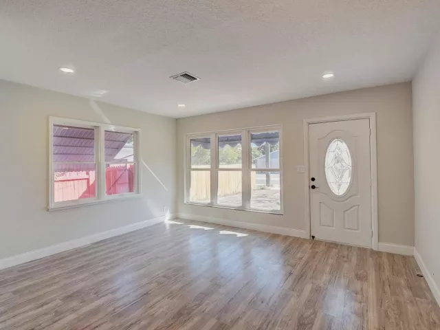 2-bedroom home for sale in Delray Beach - 348 SE 4th Avenue SE - MondialRealty