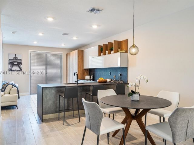 4-bedroom home for sale in Pembroke Pines - 17033 SW 1st St 1 - MondialRealty