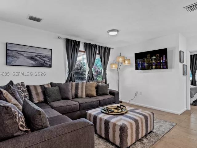 4-bedroom home for rent in Homestead - 1430 NE 11th St 1430 - MondialRealty