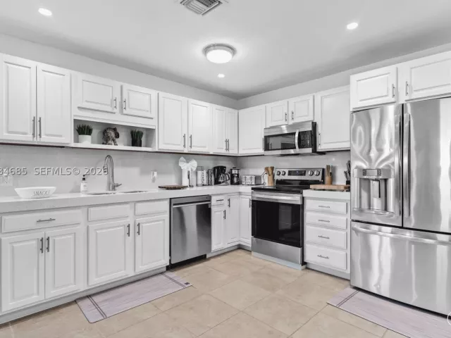 4-bedroom home for rent in Homestead - 1430 NE 11th St 1430 - MondialRealty