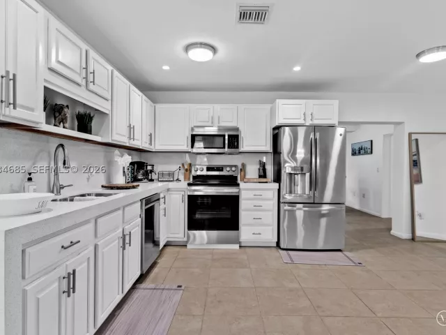 4-bedroom home for rent in Homestead - 1430 NE 11th St 1430 - MondialRealty