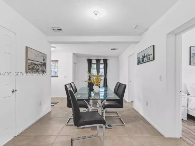 4-bedroom home for rent in Homestead - 1430 NE 11th St 1430 - MondialRealty