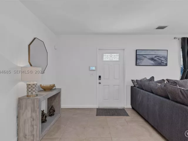 4-bedroom home for rent in Homestead - 1430 NE 11th St 1430 - MondialRealty