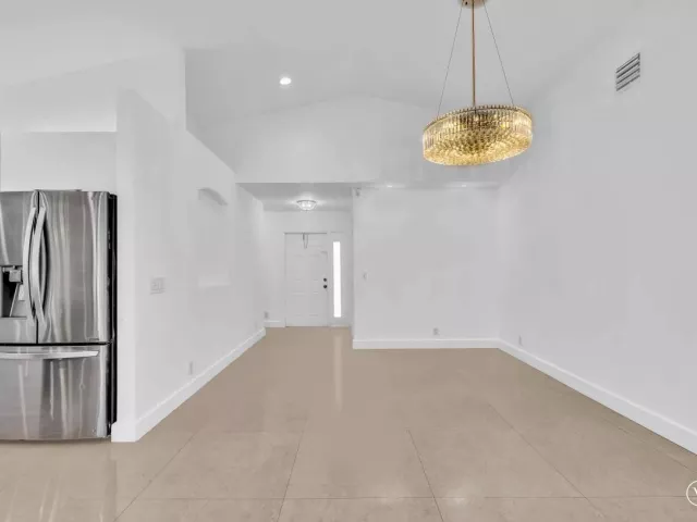 3-bedroom home for rent in Hollywood - 3307 SW 49TH - MondialRealty