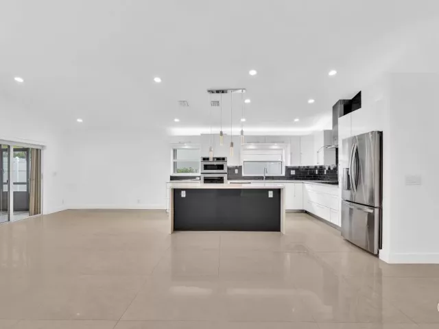 3-bedroom home for rent in Hollywood - 3307 SW 49TH - MondialRealty