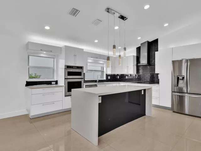 3-bedroom home for rent in Hollywood - 3307 SW 49TH - MondialRealty