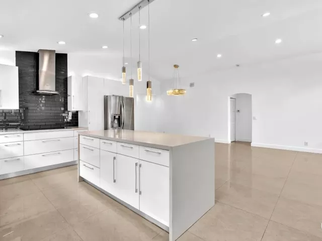 3-bedroom home for rent in Hollywood - 3307 SW 49TH - MondialRealty
