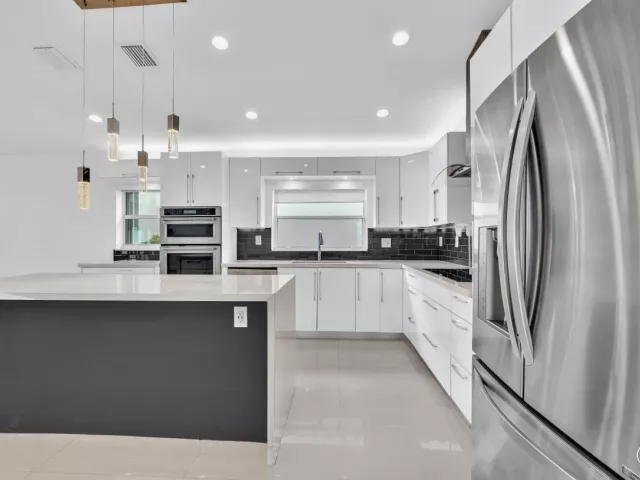 3-bedroom home for rent in Hollywood - 3307 SW 49TH - MondialRealty