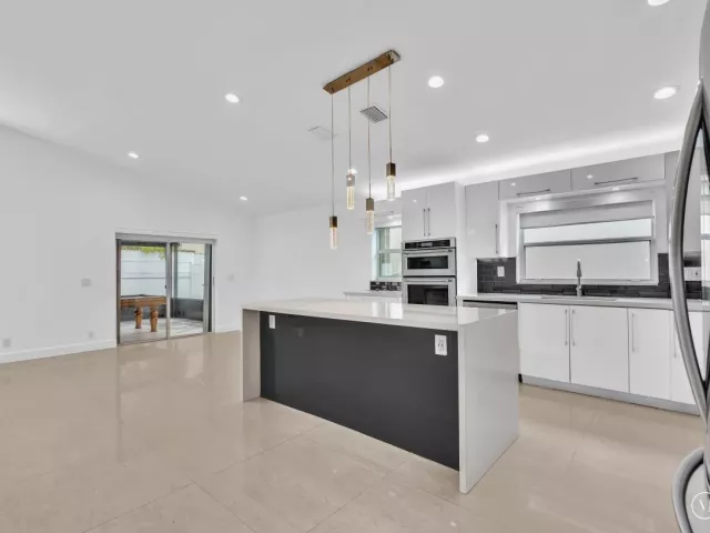 3-bedroom home for rent in Hollywood - 3307 SW 49TH - MondialRealty